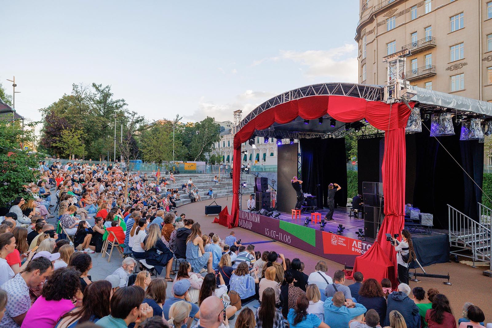 ВЦИОМ: москвичи посещают театры четырежды в год